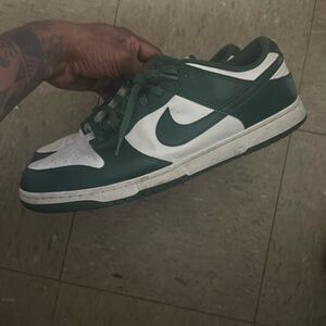 Nike dunks forest green